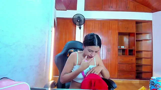 lizzie skinny online show from July 6, 6:54 pm