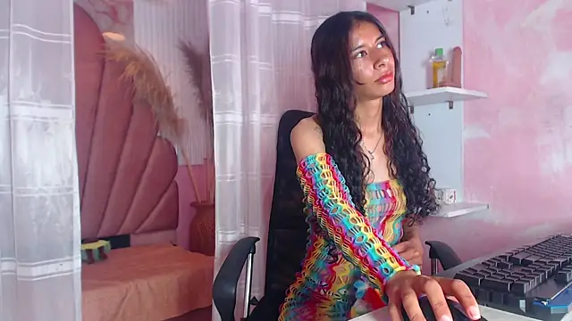 Snapshot of Siena_Bouer chatting on March 4, 3:34 am Siena Bouer online show from March 4, 3:34 am