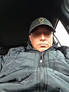 Snapshot of DoggiiDick chatting on March 5, 9:22 pm DoggiiDick online show from March 5, 9:22 pm