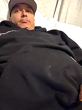 Snapshot of DoggiiDick chatting on March 28, 2:44 am DoggiiDick online show from March 28, 2:44 am