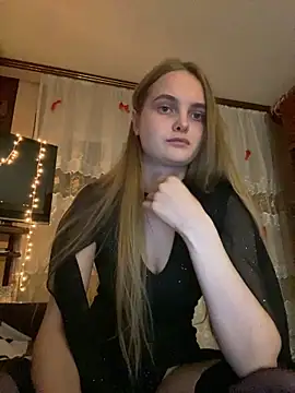LunaVey online show from May 26, 6:26 pm