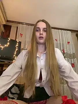 LunaVey online show from June 9, 6:19 pm