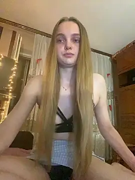 Snapshot of LunaVey chatting on July 3, 7:42 pm LunaVey online show from July 3, 7:42 pm