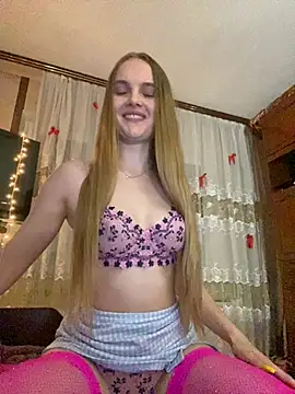 Snapshot of LunaVey chatting on July 24, 7:01 pm LunaVey online show from July 24, 7:01 pm