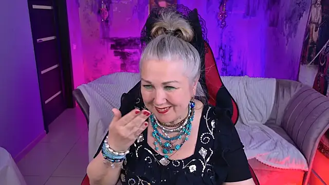 Snapshot of LilaMaharani chatting on April 22, 2:29 pm LilaMaharani online show from April 22, 2:29 pm