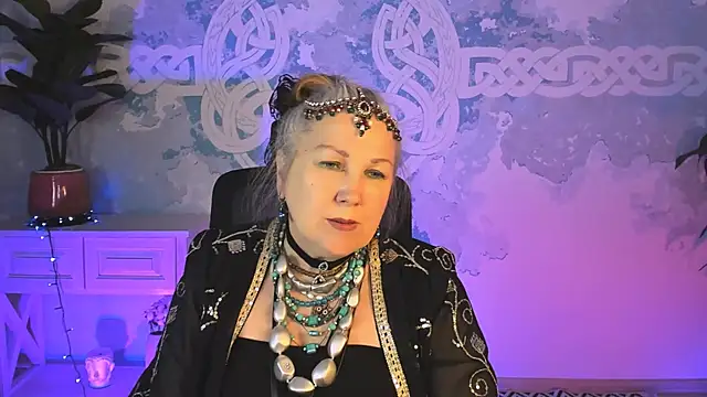Snapshot of LilaMaharani chatting on April 24, 12:51 pm LilaMaharani online show from April 24, 12:51 pm