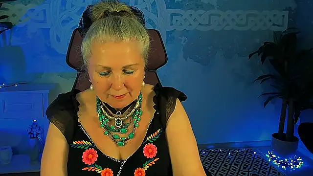 Snapshot of LilaMaharani chatting on May 18, 1:06 pm LilaMaharani online show from May 18, 1:06 pm
