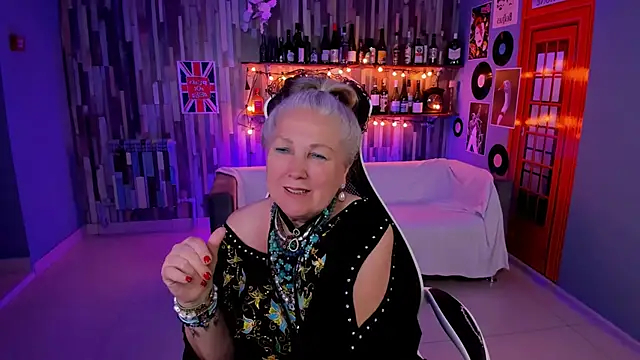 Snapshot of LilaMaharani chatting on June 8, 1:00 pm LilaMaharani online show from June 8, 1:00 pm