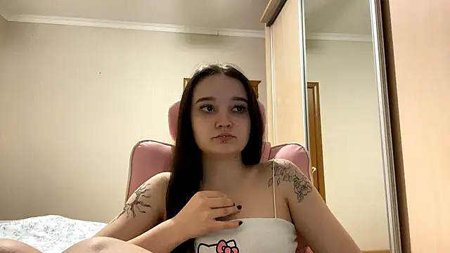 Snapshot of TrulaPhay chatting on March 12, 3:07 pm TrulaPhay online show from March 12, 3:07 pm