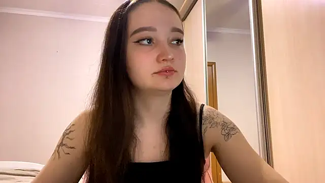 Snapshot of TrulaPhay chatting on March 19, 3:05 pm TrulaPhay online show from March 19, 3:05 pm