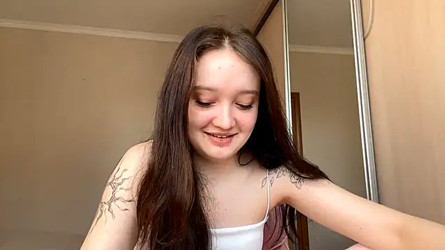 Snapshot of TrulaPhay chatting on March 28, 5:07 am TrulaPhay online show from March 28, 5:07 am