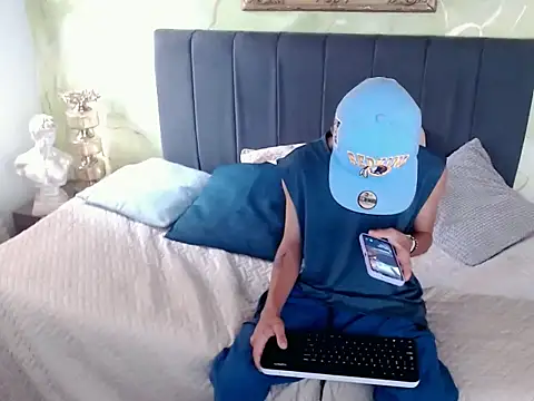 abraham xo online show from March 27, 1:00 pm