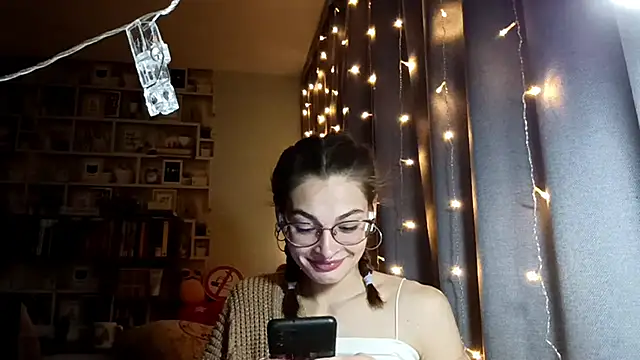 Snapshot of JInaMillsap chatting on March 4, 9:15 am JInaMillsap online show from March 4, 9:15 am