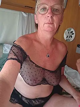 lescoquinsdu40 online show from June 21, 8:39 am
