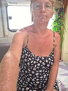 lescoquinsdu40 online show from July 27, 9:38 am