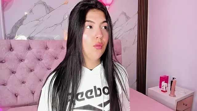 Snapshot of AbrilQuintana_ chatting on April 29, 11:36 am AbrilQuintana online show from April 29, 11:36 am