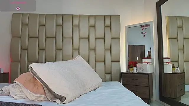 Snapshot of ZoeBarlove chatting on March 10, 11:59 am ZoeBarlove online show from March 10, 11:59 am