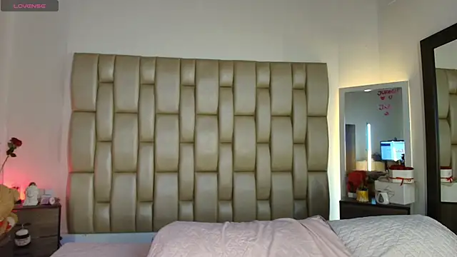 Snapshot of ZoeBarlove chatting on March 14, 11:48 am ZoeBarlove online show from March 14, 11:48 am