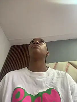 Snapshot of Emi_rousse chatting on March 3, 12:11 pm Emi rousse online show from March 3, 12:11 pm