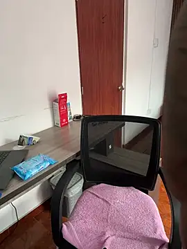 Snapshot of Emi_rousse chatting on March 18, 12:19 pm Emi rousse online show from March 18, 12:19 pm