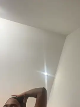 Snapshot of Emi_rousse chatting on March 28, 1:00 pm Emi rousse online show from March 28, 1:00 pm