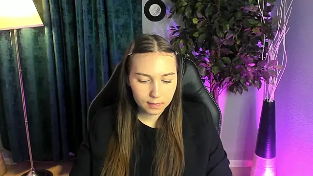 OliviaLang online show from March 24, 11:04 am