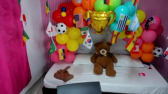 Snapshot of Mily17_ chatting on June 30, 11:11 am Mily17 online show from June 30, 11:11 am