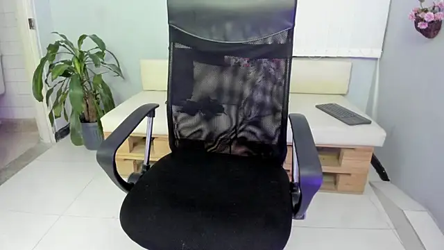 Snapshot of Nahomy_Collins_ chatting on March 9, 8:02 pm Nahomy Collins online show from March 9, 8:02 pm