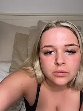 Goldieluxe online show from March 2, 9:32 pm