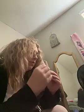 imkhloe online show from March 16, 5:50 pm