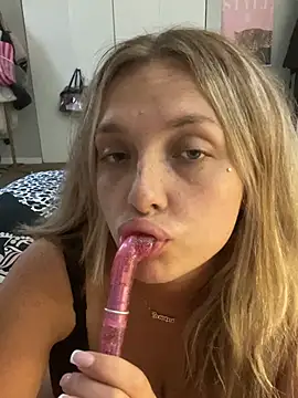imkhloe online show from July 21, 8:33 pm