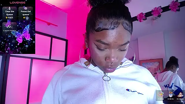 Snapshot of Valkiryaa_soul chatting on March 28, 1:11 pm Valkiryaa soul online show from March 28, 1:11 pm