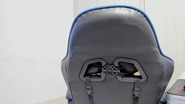 Snapshot of jossi12345j chatting on March 13, 2:01 pm jossi12345j online show from March 13, 2:01 pm