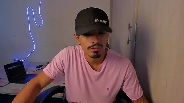 Snapshot of jossi12345j chatting on March 21, 6:00 pm jossi12345j online show from March 21, 6:00 pm