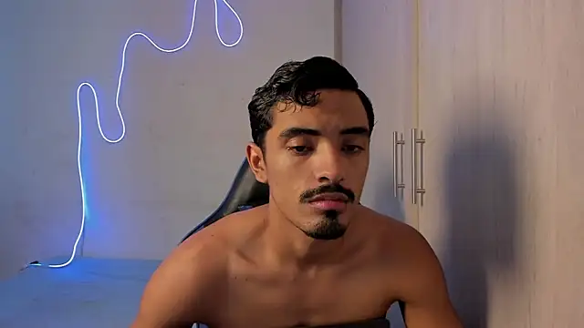 Snapshot of jossi12345j chatting on March 23, 2:10 pm jossi12345j online show from March 23, 2:10 pm