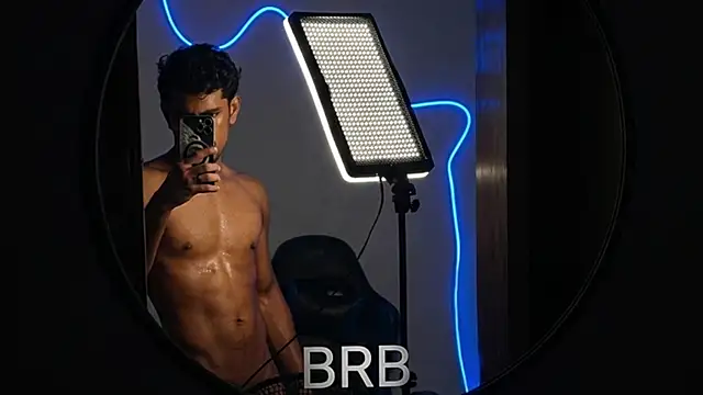 Snapshot of jossi12345j chatting on March 27, 11:54 am jossi12345j online show from March 27, 11:54 am