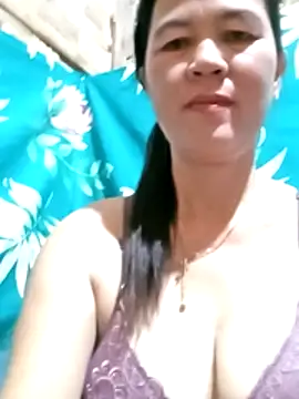 Snapshot of sweet_lyn2025 chatting on April 8, 12:32 am sweet lyn2025 online show from April 8, 12:32 am