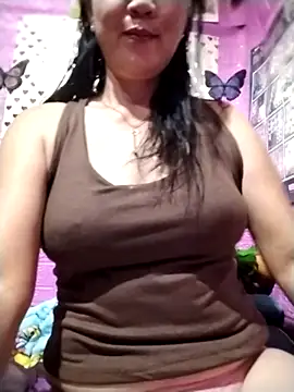 Snapshot of sweet_lyn2025 chatting on April 20, 3:20 am sweet lyn2025 online show from April 20, 3:20 am