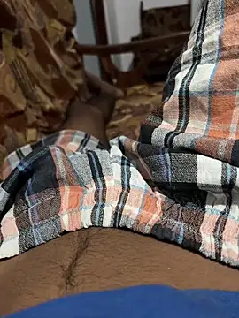 Snapshot of DimuthuBoy chatting on March 3, 7:42 pm DimuthuBoy online show from March 3, 7:42 pm