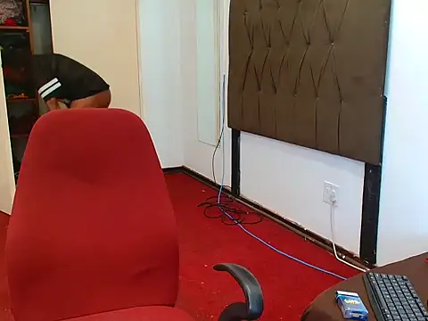 Snapshot of SpicyKittyxxx chatting on March 16, 6:17 am SpicyKittyxxx online show from March 16, 6:17 am