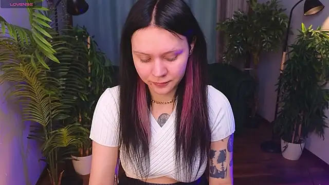 Snapshot of kittenlolla chatting on March 27, 5:35 am kittenlolla online show from March 27, 5:35 am