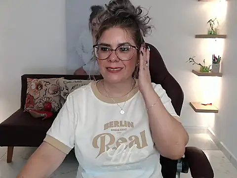 Snapshot of LayahNoir chatting on March 18, 7:39 pm LayahNoir online show from March 18, 7:39 pm