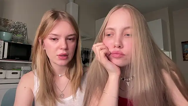 cyberl0ve  online show from March 5, 2:57 pm