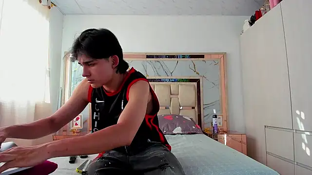 Snapshot of monky_0002 chatting on March 22, 9:51 pm monky 0002 online show from March 22, 9:51 pm