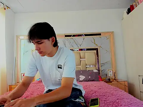 Snapshot of monky_0002 chatting on March 25, 3:07 pm monky 0002 online show from March 25, 3:07 pm