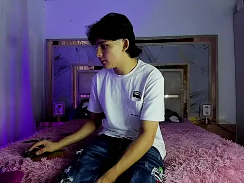 Snapshot of monky_0002 chatting on March 26, 3:12 am monky 0002 online show from March 26, 3:12 am