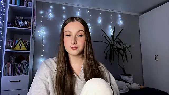 Snapshot of CutieSally chatting on March 18, 3:37 pm CutieSally online show from March 18, 3:37 pm