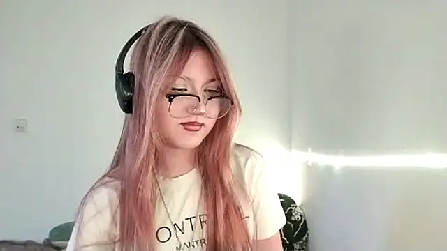 Snapshot of CucKuhta chatting on March 5, 3:41 pm CucKuhta online show from March 5, 3:41 pm