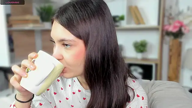 MirthaBolduan online show from March 5, 8:10 am