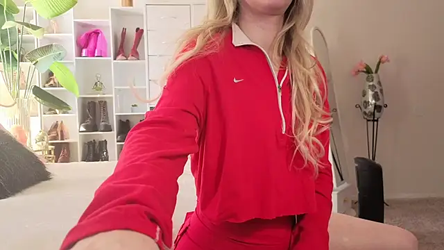 polly peach online show from March 4, 3:29 pm